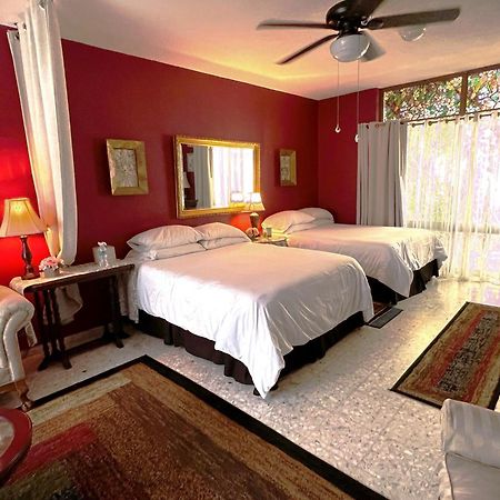 Dickinson Guest House Guadalajara Extérieur photo