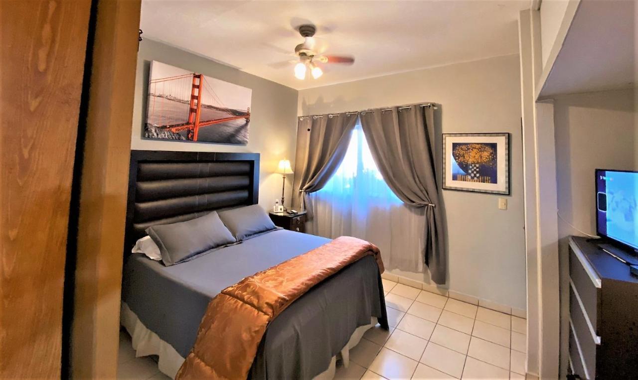 Dickinson Guest House Guadalajara Extérieur photo