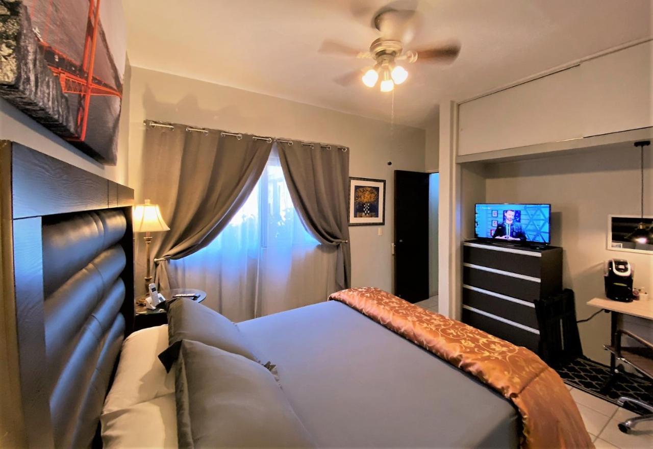 Dickinson Guest House Guadalajara Extérieur photo