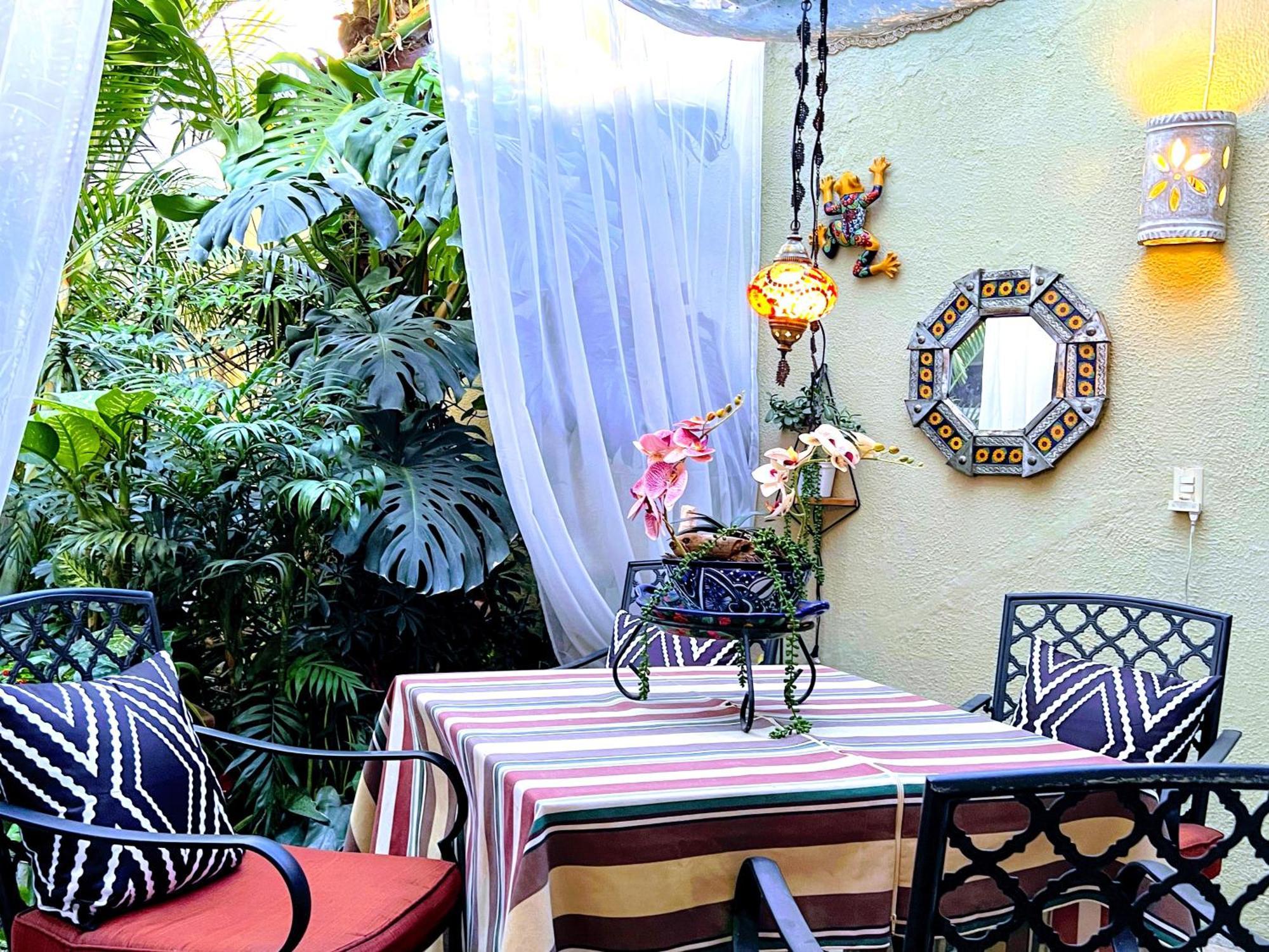 Dickinson Guest House Guadalajara Extérieur photo