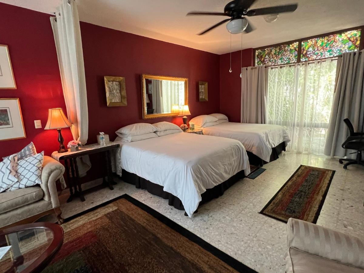 Dickinson Guest House Guadalajara Extérieur photo