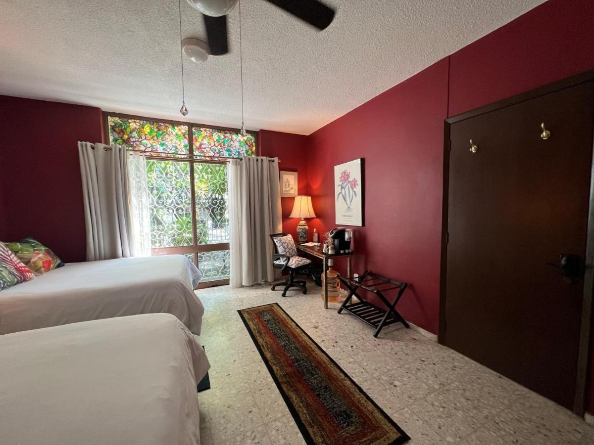 Dickinson Guest House Guadalajara Extérieur photo