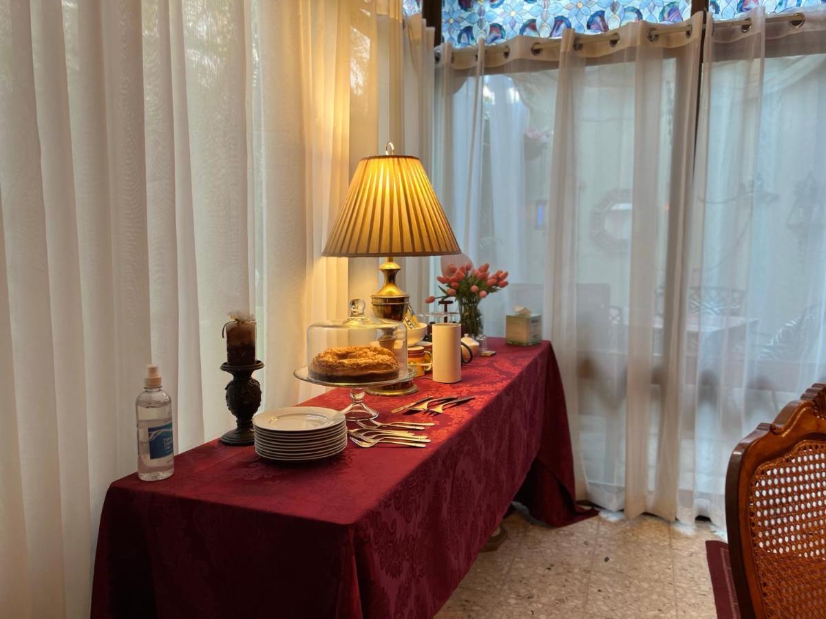 Dickinson Guest House Guadalajara Extérieur photo