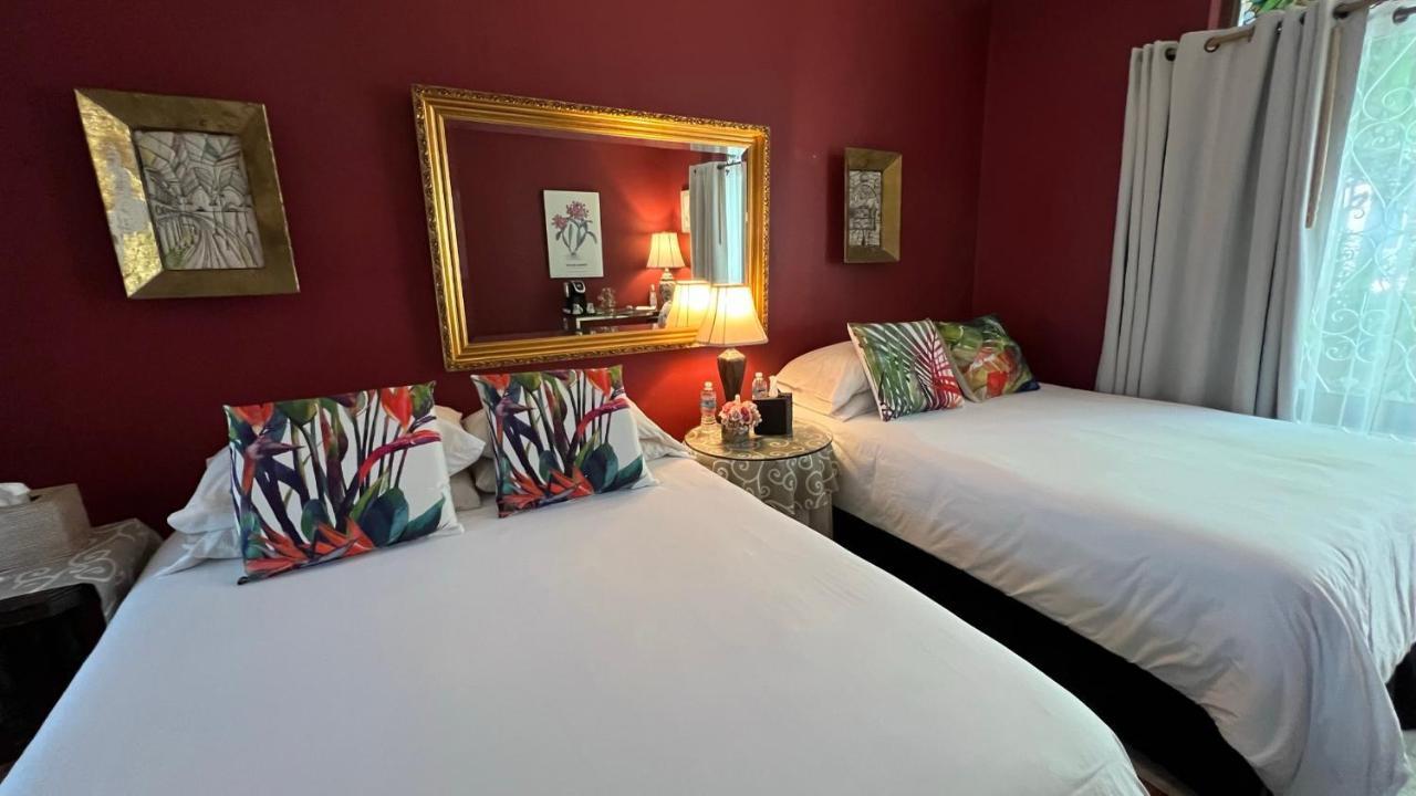 Dickinson Guest House Guadalajara Extérieur photo