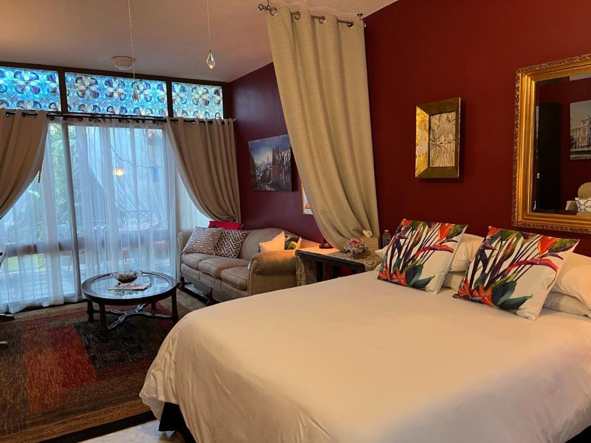 Dickinson Guest House Guadalajara Extérieur photo