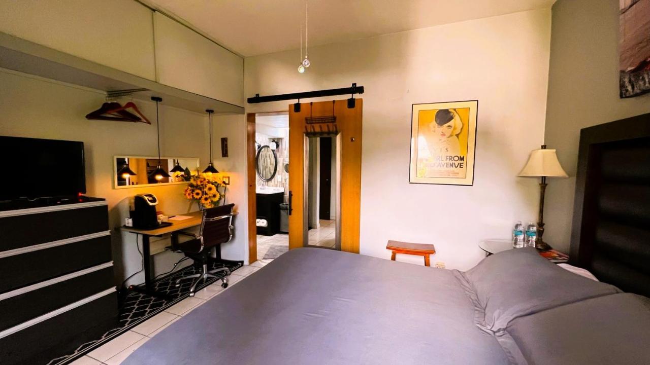 Dickinson Guest House Guadalajara Extérieur photo