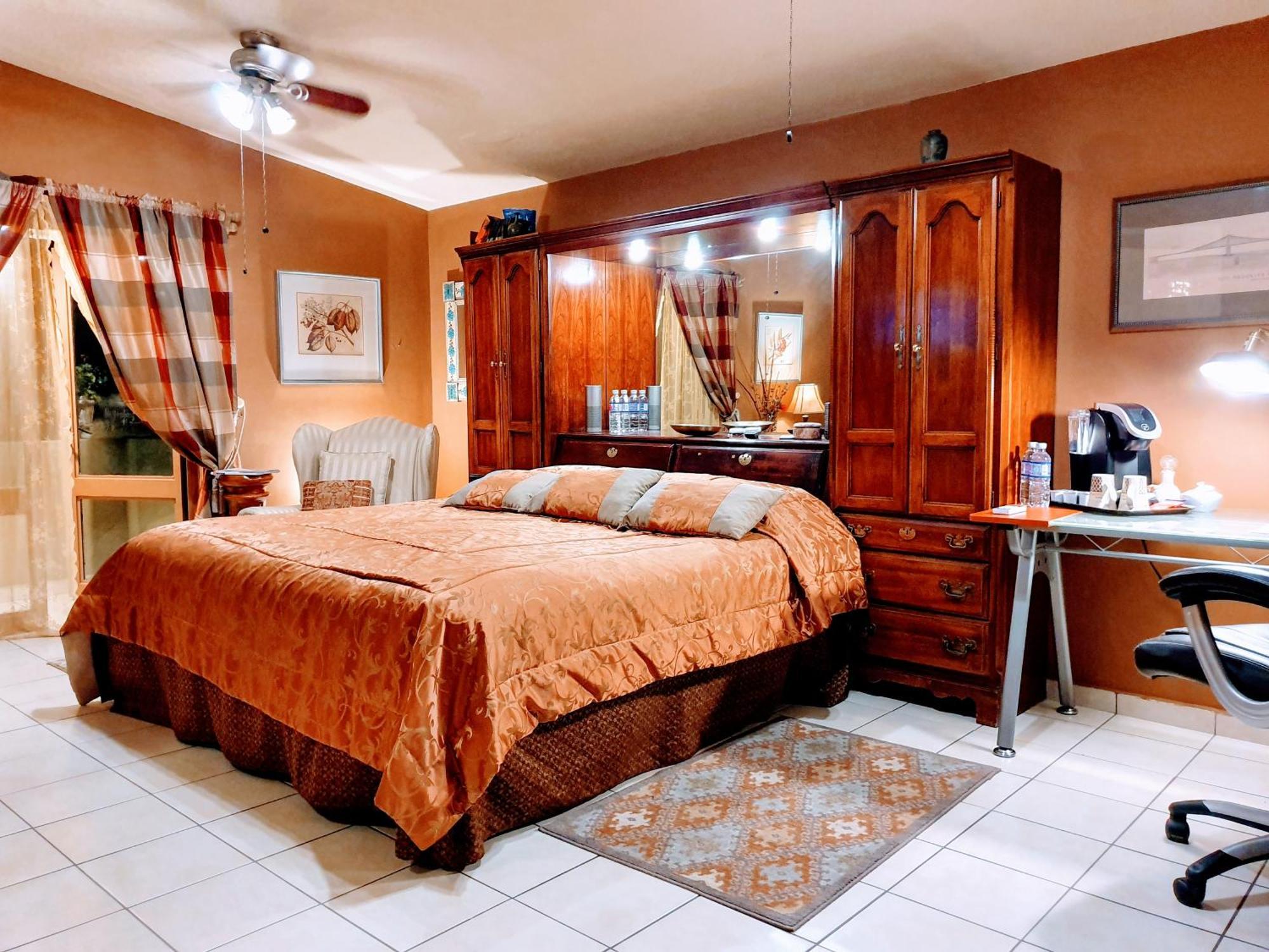 Dickinson Guest House Guadalajara Extérieur photo