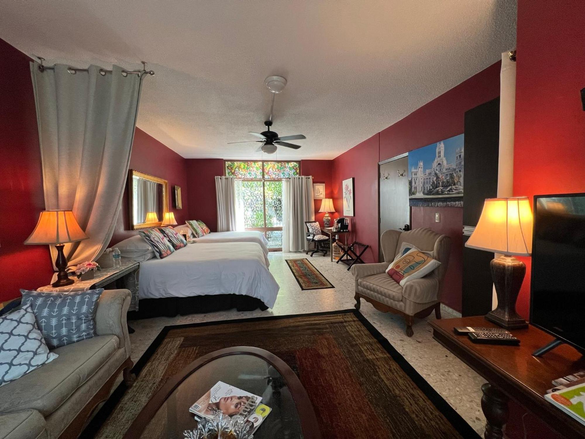 Dickinson Guest House Guadalajara Extérieur photo